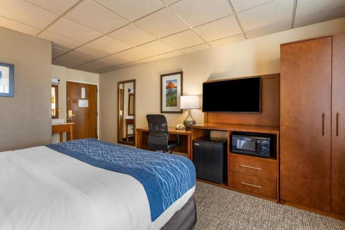 Comfort Inn & Suites Gateway To Glacier National Park Shelby Room photo