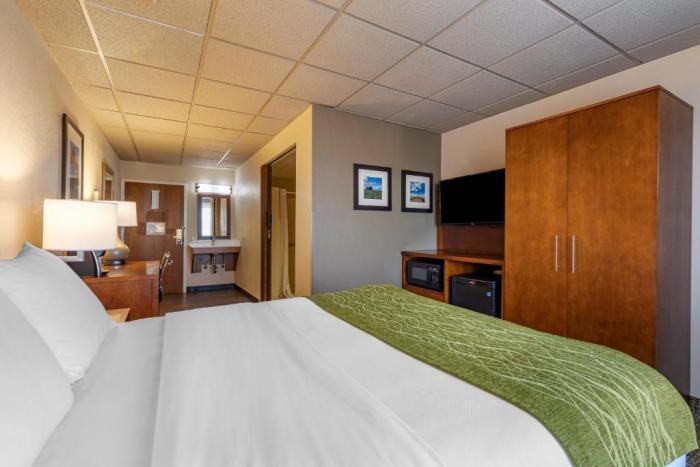 Comfort Inn & Suites Gateway To Glacier National Park Shelby Room photo