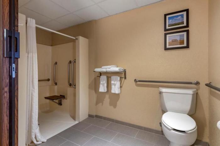 Comfort Inn & Suites Gateway To Glacier National Park Shelby Room photo